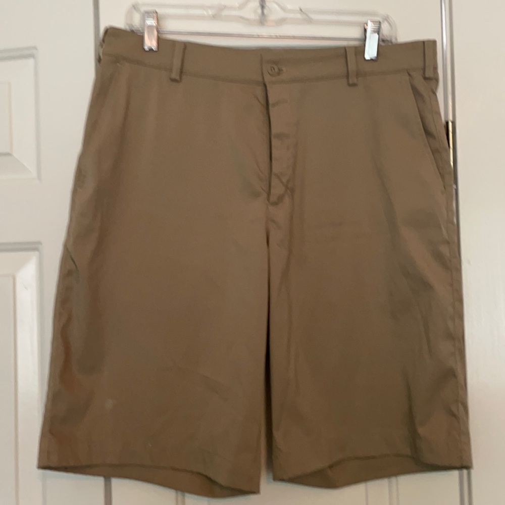 Men’s Nike dry fit golf shorts